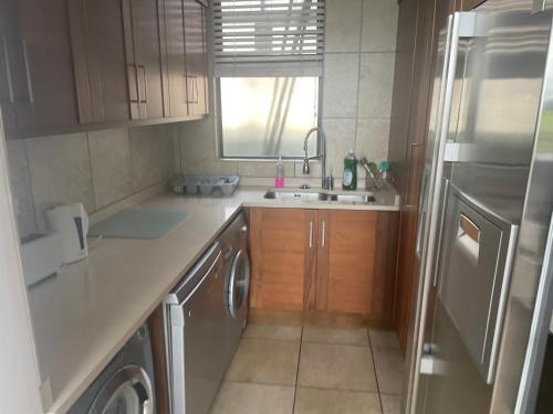 Luxury Beach Front Apartment On Canal - Spacious +