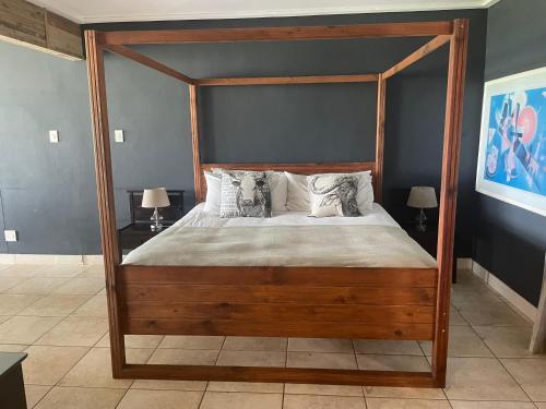 Luxury Beach Front Apartment On Canal - Spacious +