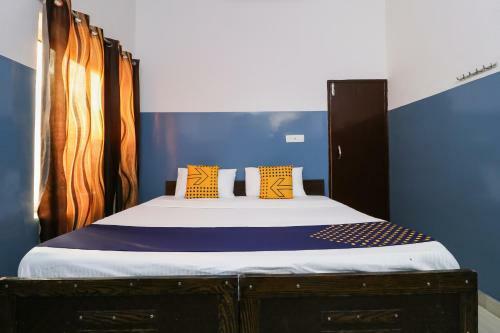 Spot On 61705 Hotel Rose Star