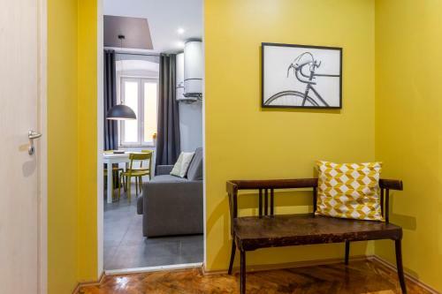 Tram Apartment For 4 Guests