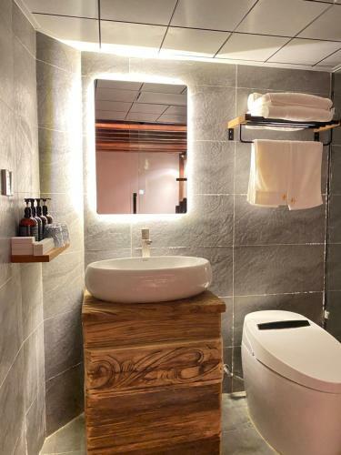 World Wai Thangka Theme Inn