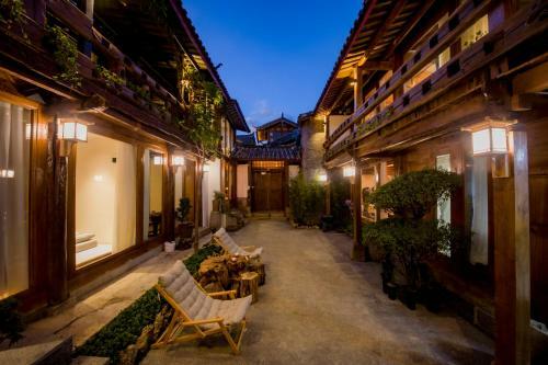 World Wai Thangka Theme Inn