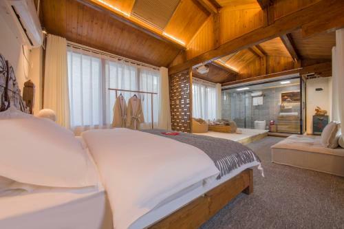 World Wai Thangka Theme Inn