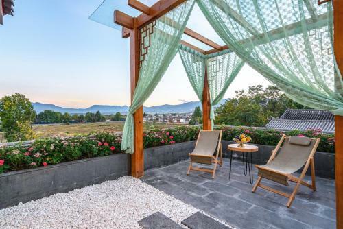 Lijiang Hanxia Inn