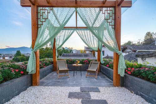 Lijiang Hanxia Inn