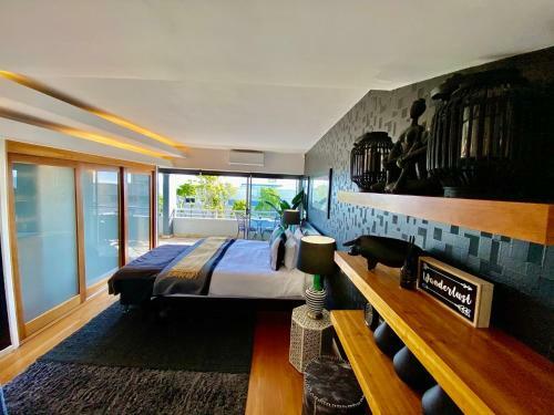 Clifton Yolo Spaces - Clifton Beachfront Executive Apartment