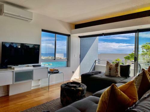Clifton Yolo Spaces - Clifton Beachfront Executive Apartment