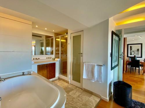 Clifton Yolo Spaces - Clifton Beachfront Executive Apartment