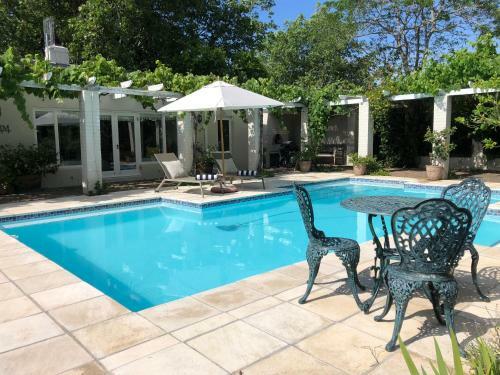 Hostal Guest Suite In Leafy Constantia