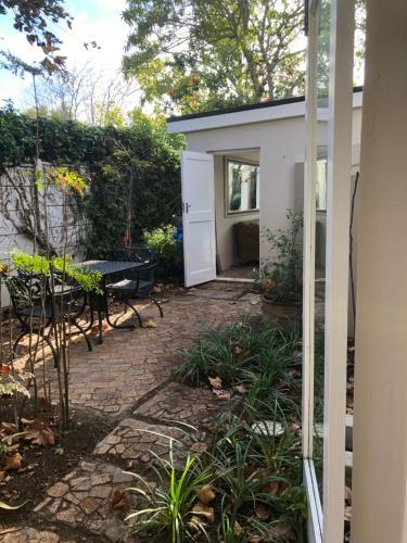 Hostal Guest Suite In Leafy Constantia