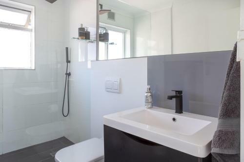 Cosy And Classy Sea Point Apartment