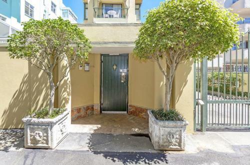 Cosy And Classy Sea Point Apartment