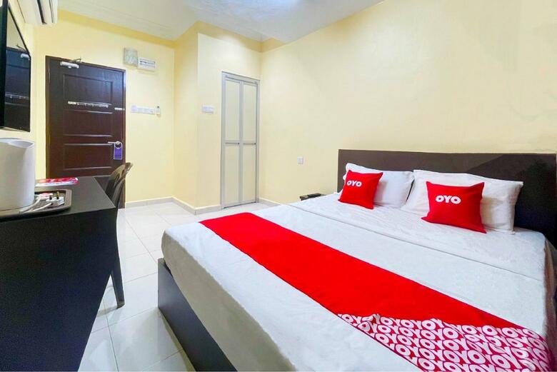 Oyo 90369 Grand Safari Hotel