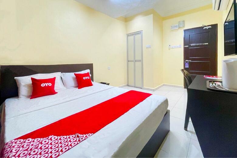 Oyo 90369 Grand Safari Hotel