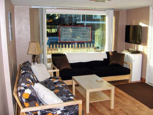 Hostal Historic 1920s Cabin