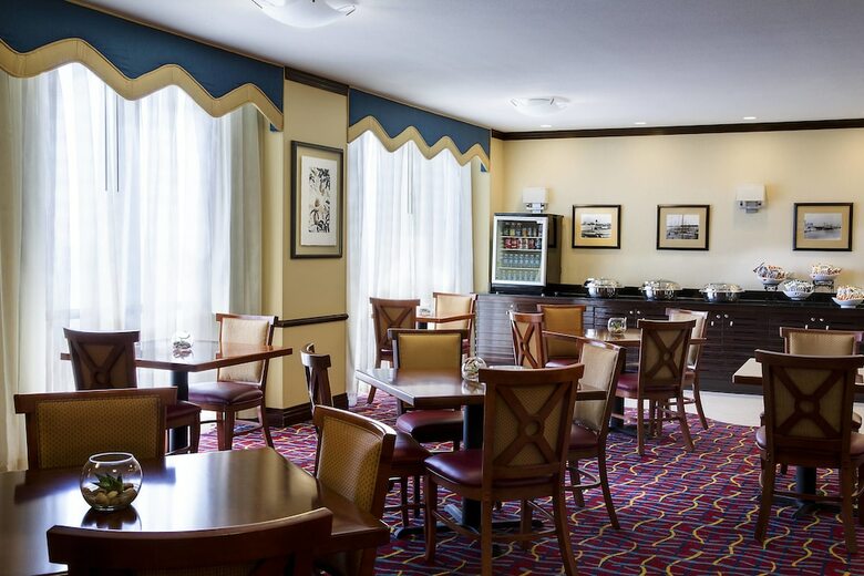 Renaissance Mobile Riverview Plaza Hotel