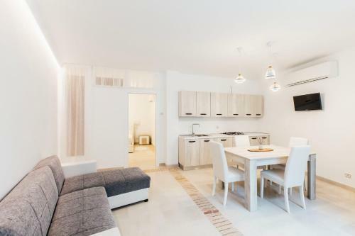 Villa Secret Garden - Suites & Apartments
