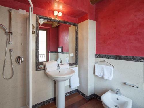 Tasteful Holiday Home In Vibonati With Private Pool
