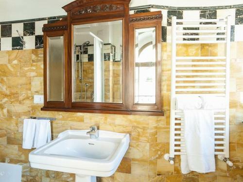 Tasteful Holiday Home In Vibonati With Private Pool