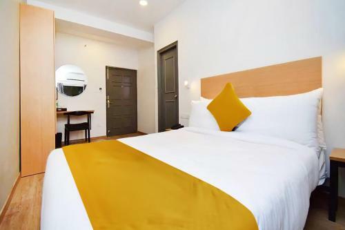 Fabhotel The Sky I
