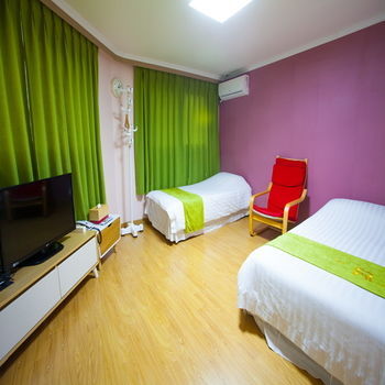 Hostal Jeju R Hotel & Guesthouse