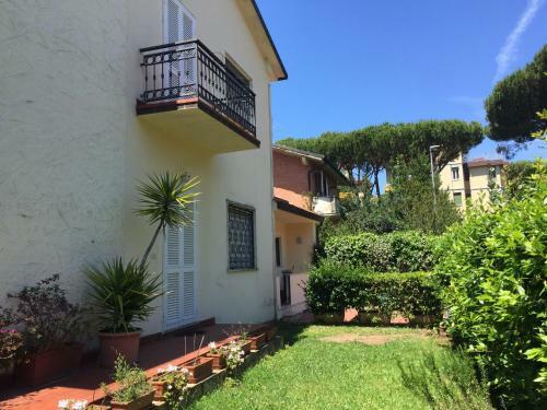 Villa Robin, Elegante E Indipendente Citt� Giardino Viareggio