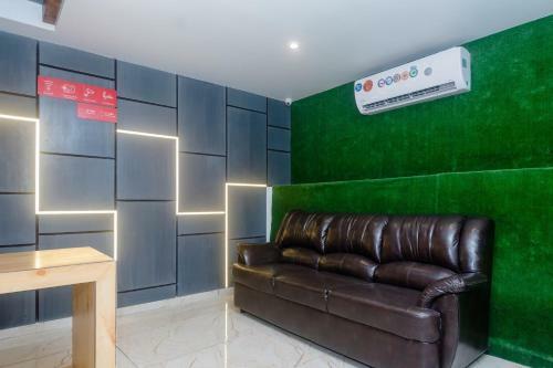 Hotel Capital O 30550 Riva International