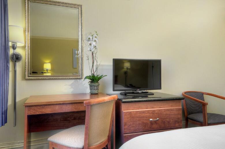 Monarch Hotel