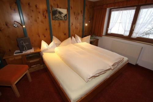 Hostal Haus Alpengl�hn