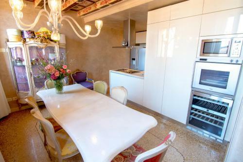 Opera Luxury Apartment