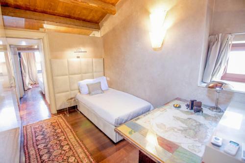 Opera Luxury Apartment