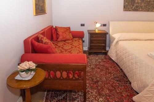 Hostal La Nuova Corte Rooms