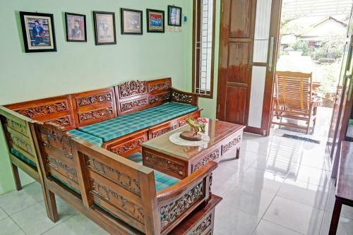 Hotel Spot On 90729 Sekar Guest House Jember