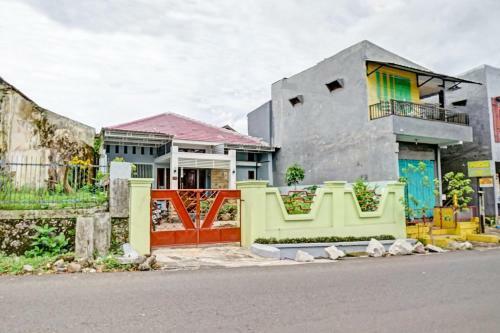 Hotel Spot On 90729 Sekar Guest House Jember