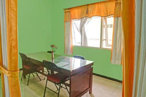 Hotel Spot On 90729 Sekar Guest House Jember