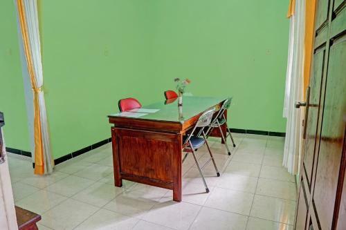 Hotel Spot On 90729 Sekar Guest House Jember