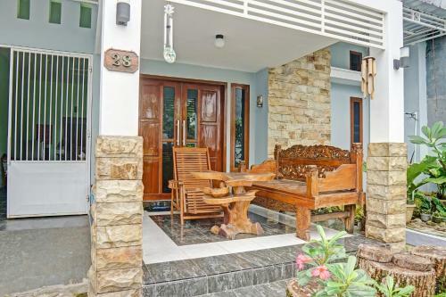 Hotel Spot On 90729 Sekar Guest House Jember