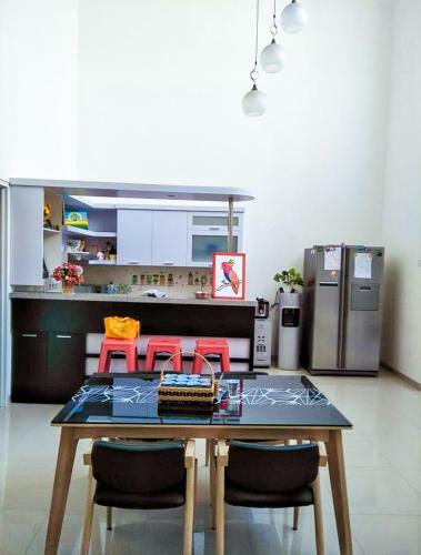 Villa Mangli Monochrome Syariah By Ecomerceloka