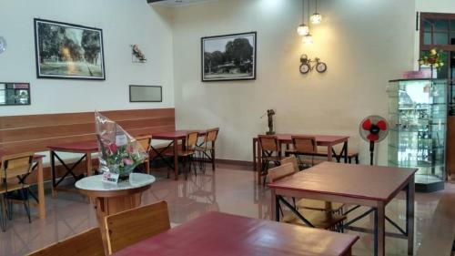 Hostal Rumah Hoho Resto And Guesthouse