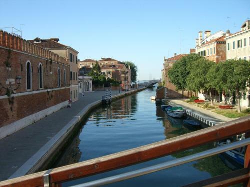 Hostal Veneziacentopercento Rooms