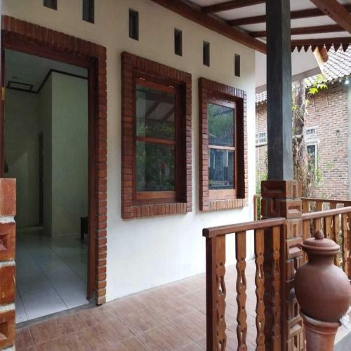 Hostal Borobudur Kampung Homestay - Sumaedi