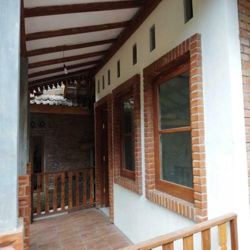 Hostal Borobudur Kampung Homestay - Sumaedi
