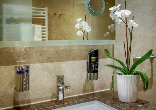 Tiptop Hotel Burgschmiet Garni