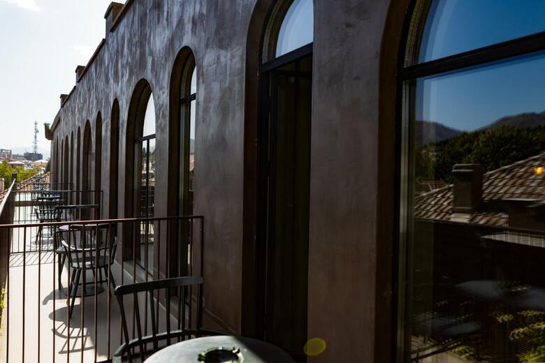 Life Gallery Hotel