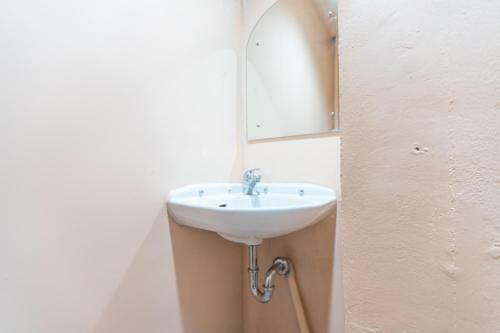 Hotel Oyo 2230 Ava Guest House