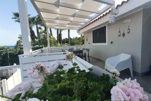 Apartment In A Villa A Stones Throw From The Sea