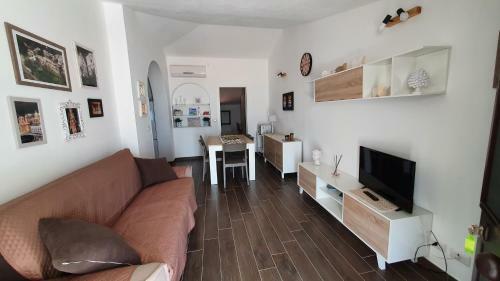 Apartment In A Villa A Stones Throw From The Sea