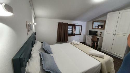 Apartment In A Villa A Stones Throw From The Sea