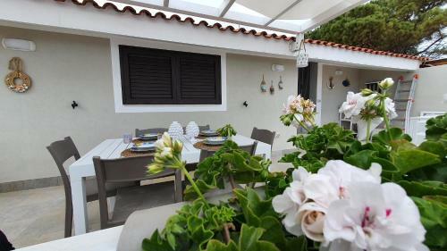 Apartment In A Villa A Stones Throw From The Sea