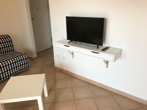 H33 - 1 Bed Renovated Apartment
